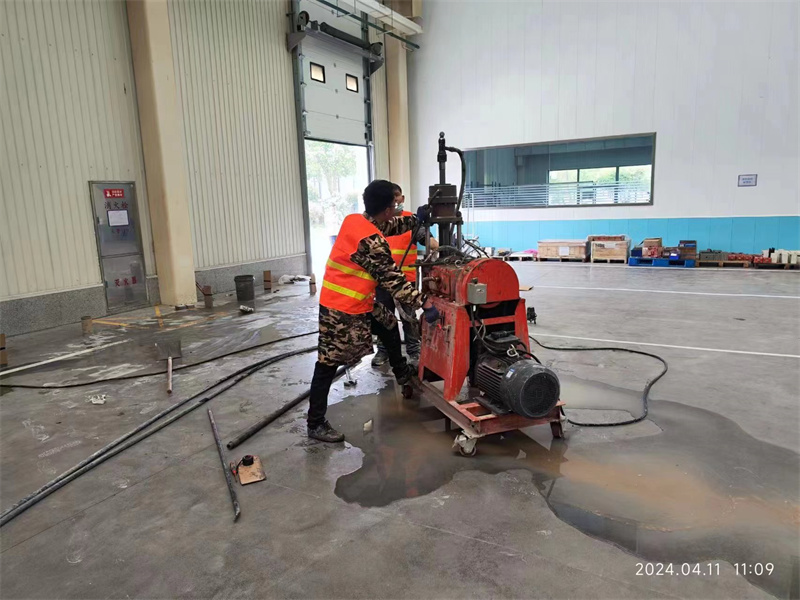 东港厂房地面下沉塌陷注浆加固施工